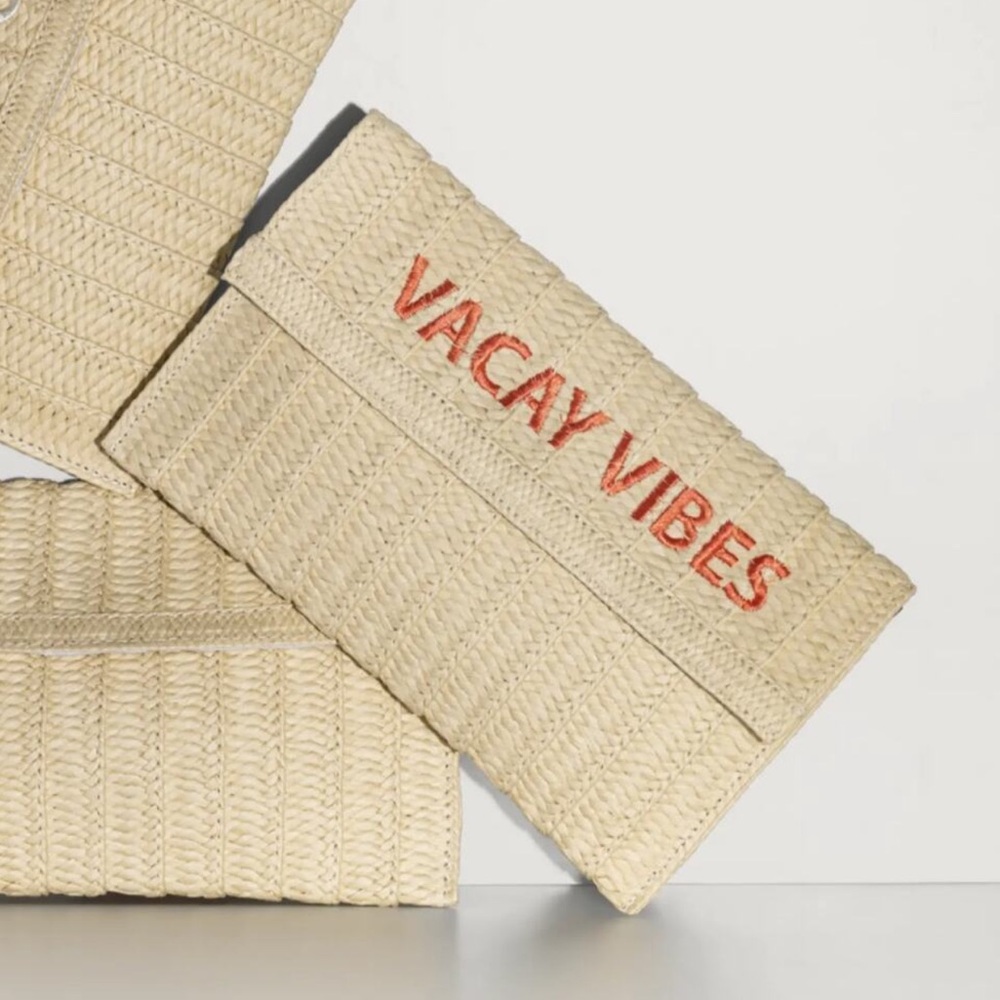 NWOT- Vacay Vibes Straw Clutch